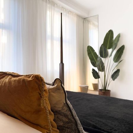 Tranquil Oasis W 100Inch Cinema & Hammock, By The Design Traveller Apartment London Exterior photo
