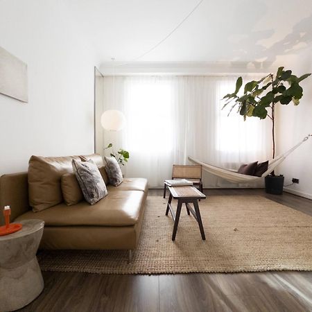 Tranquil Oasis W 100Inch Cinema & Hammock, By The Design Traveller Apartment London Exterior photo