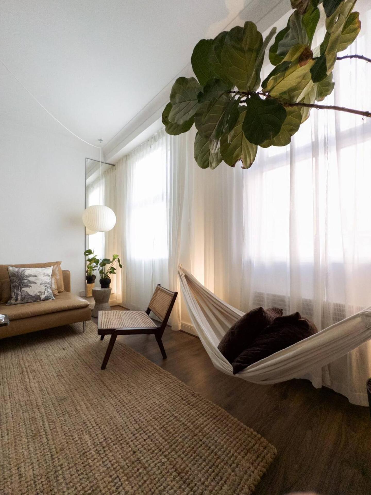 Tranquil Oasis W 100Inch Cinema & Hammock, By The Design Traveller Apartment London Exterior photo