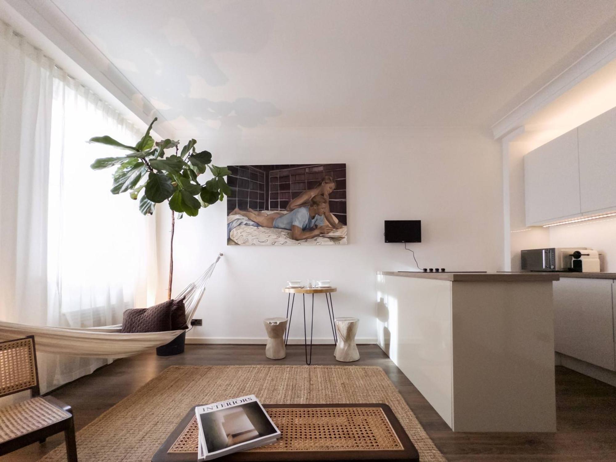 Tranquil Oasis W 100Inch Cinema & Hammock, By The Design Traveller Apartment London Exterior photo