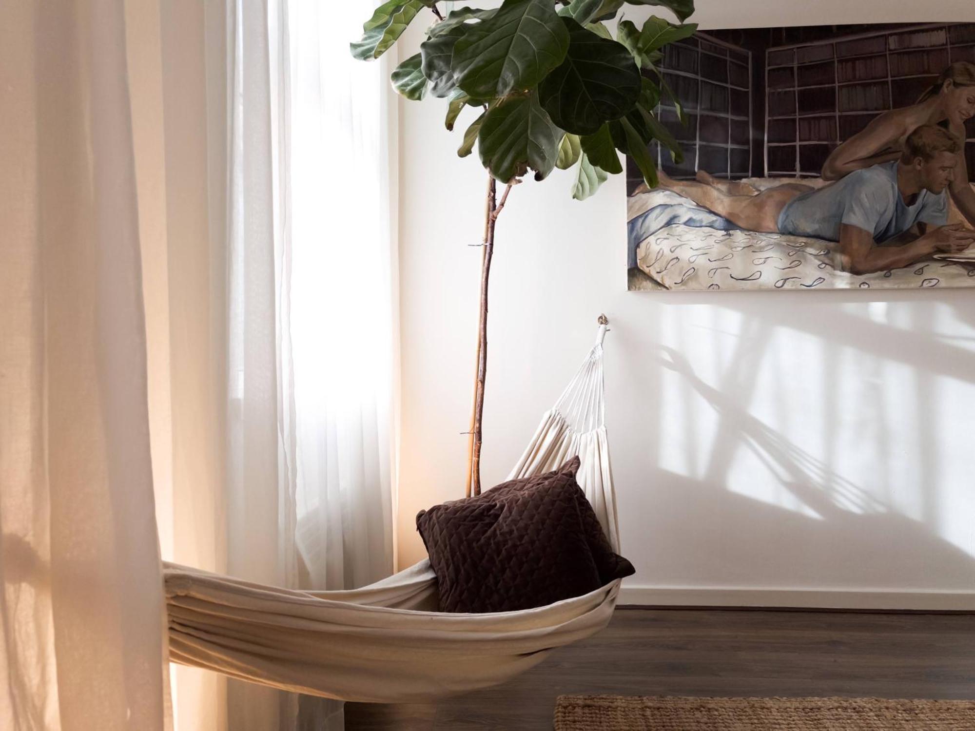 Tranquil Oasis W 100Inch Cinema & Hammock, By The Design Traveller Apartment London Exterior photo