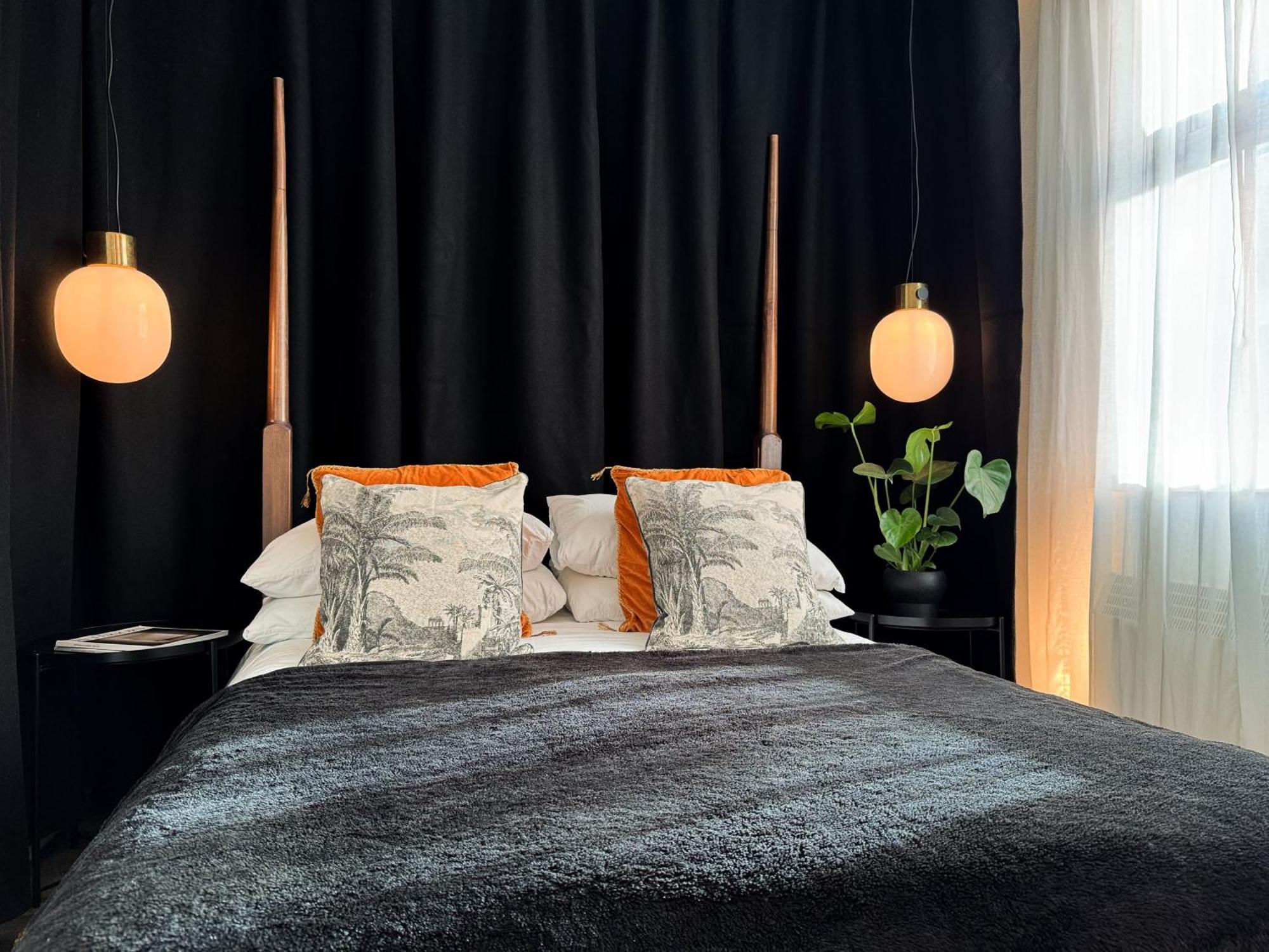 Tranquil Oasis W 100Inch Cinema & Hammock, By The Design Traveller Apartment London Exterior photo